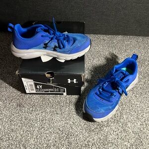 Under Armour Shoes - Size 4